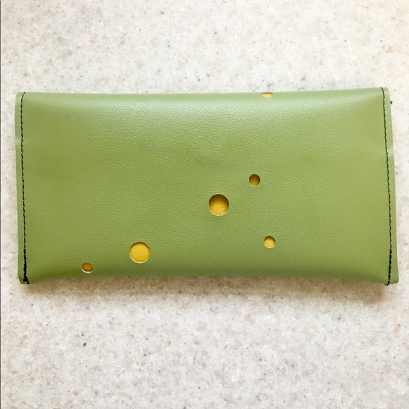 Pretty and unique Holly Aiken clutch! - Picture 2 of 7